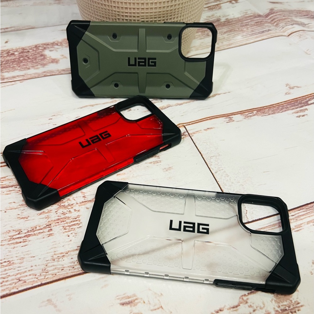 UAG iPhone 11 Pro Max Case Bundle